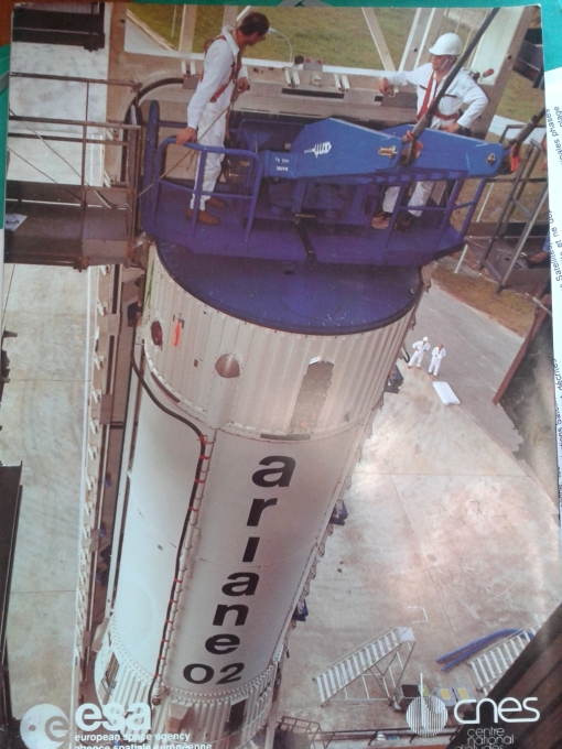 Forsiden av pressekitet for den andre Ariane oppskytningen, L02