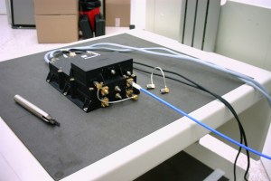 S-bånd radiosender og -mottaker utviklet for Rosetta og CNES' mikrosatellitt-program 